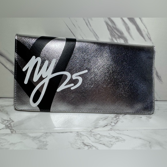 DKNY ENVELOPE CLUTCH - Picture 2 of 5